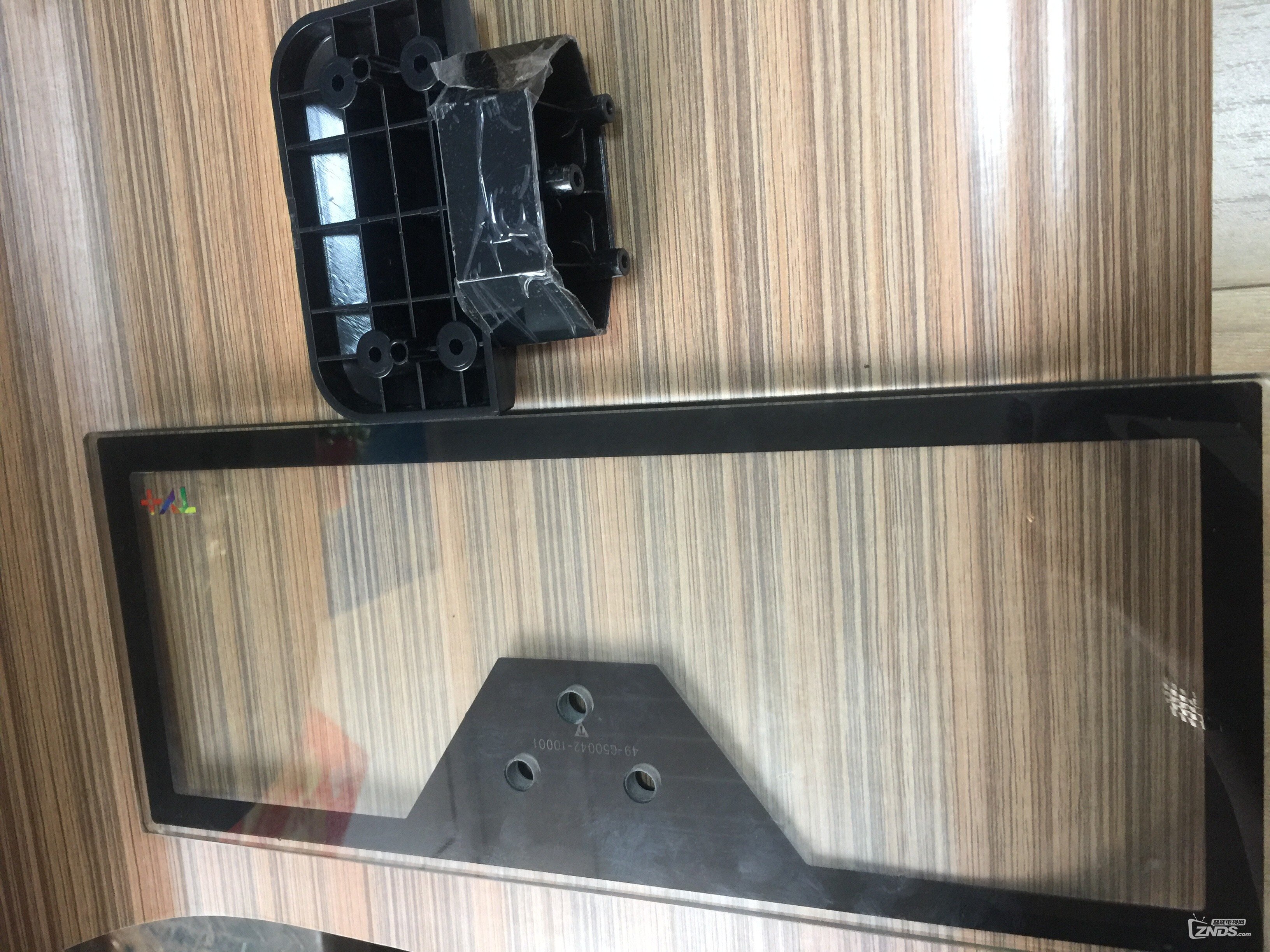 求教！TCL电视底座怎么装？是不是我的缺东西？