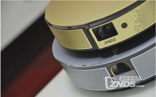 先来谈谈坚果e8的外观变化,坚果e8虽然是一种全新的系列,但是在产品