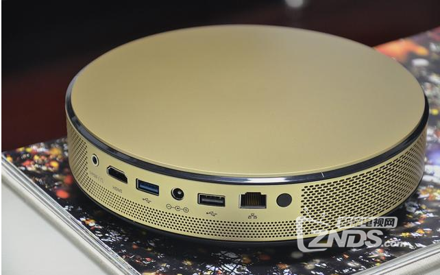 另外,坚果e8还可以当做蓝牙音箱使用,也就是关闭投影功能,纯粹当做