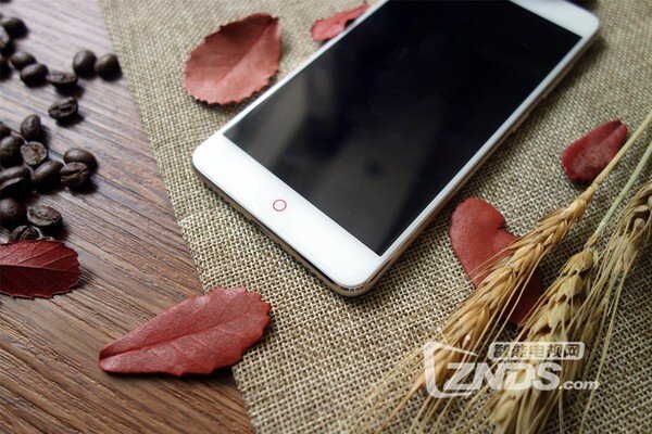 努比亚Z17 mini开箱图赏：虽无惊艳，但经典依在