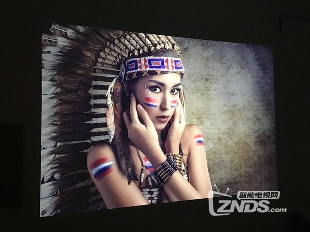 300寸大屏看“美女”  坚果C6智能投影仪评测
