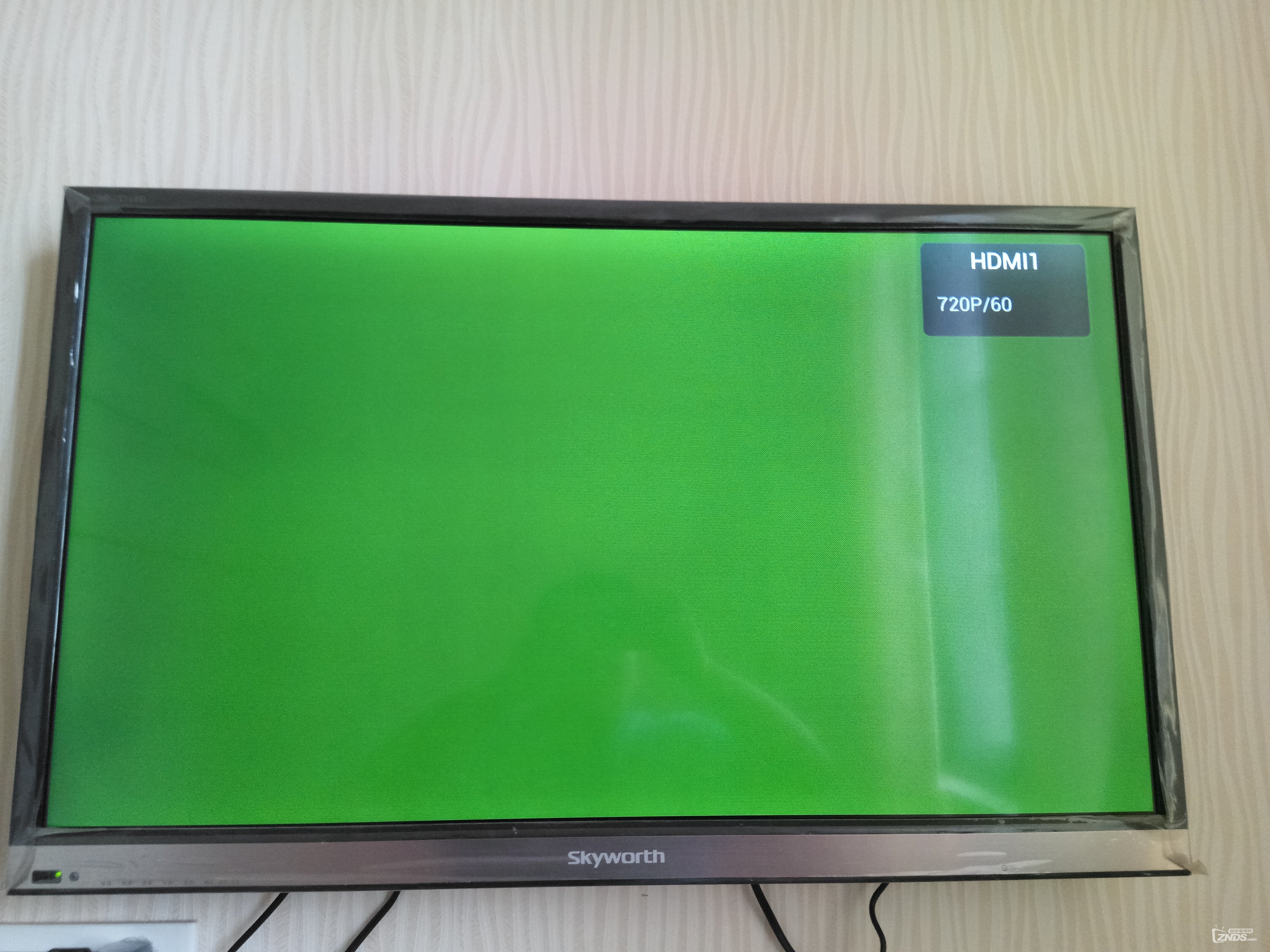 液晶电视图像出现绿斑图片