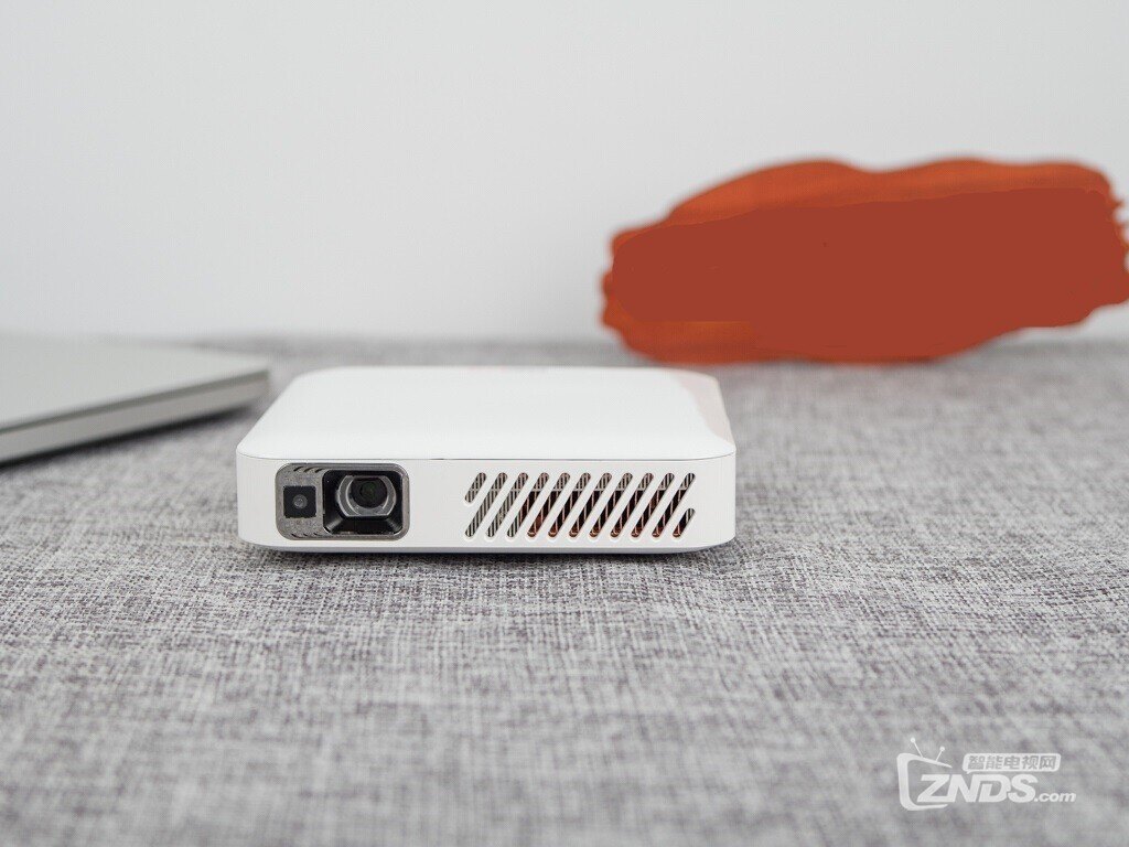 丰富的视频内容,流畅的播放体验 酷乐视q7s微型投影仪简测