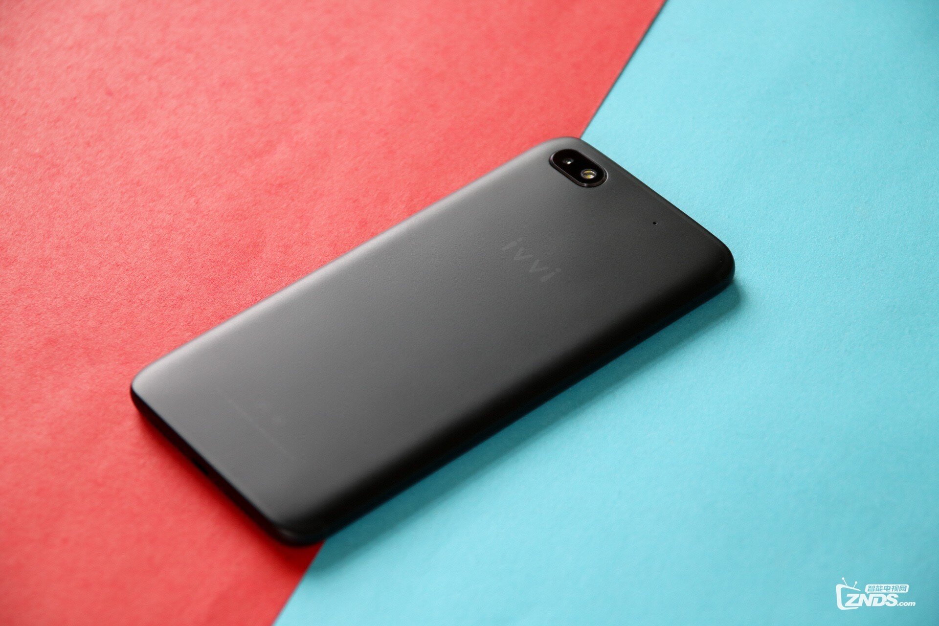 青春飞扬,时尚自拍智能手机ivvi v3_硬件测评心得_znds