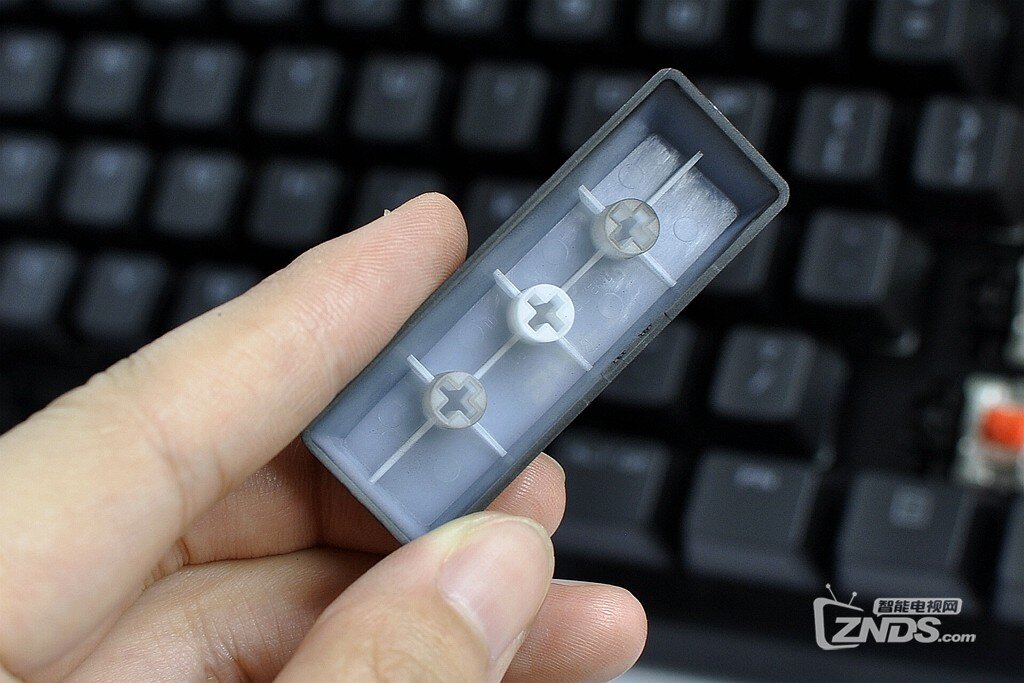 玩家国度的信仰停不下来，华硕猎鹰GK2000 RGB机械键盘
