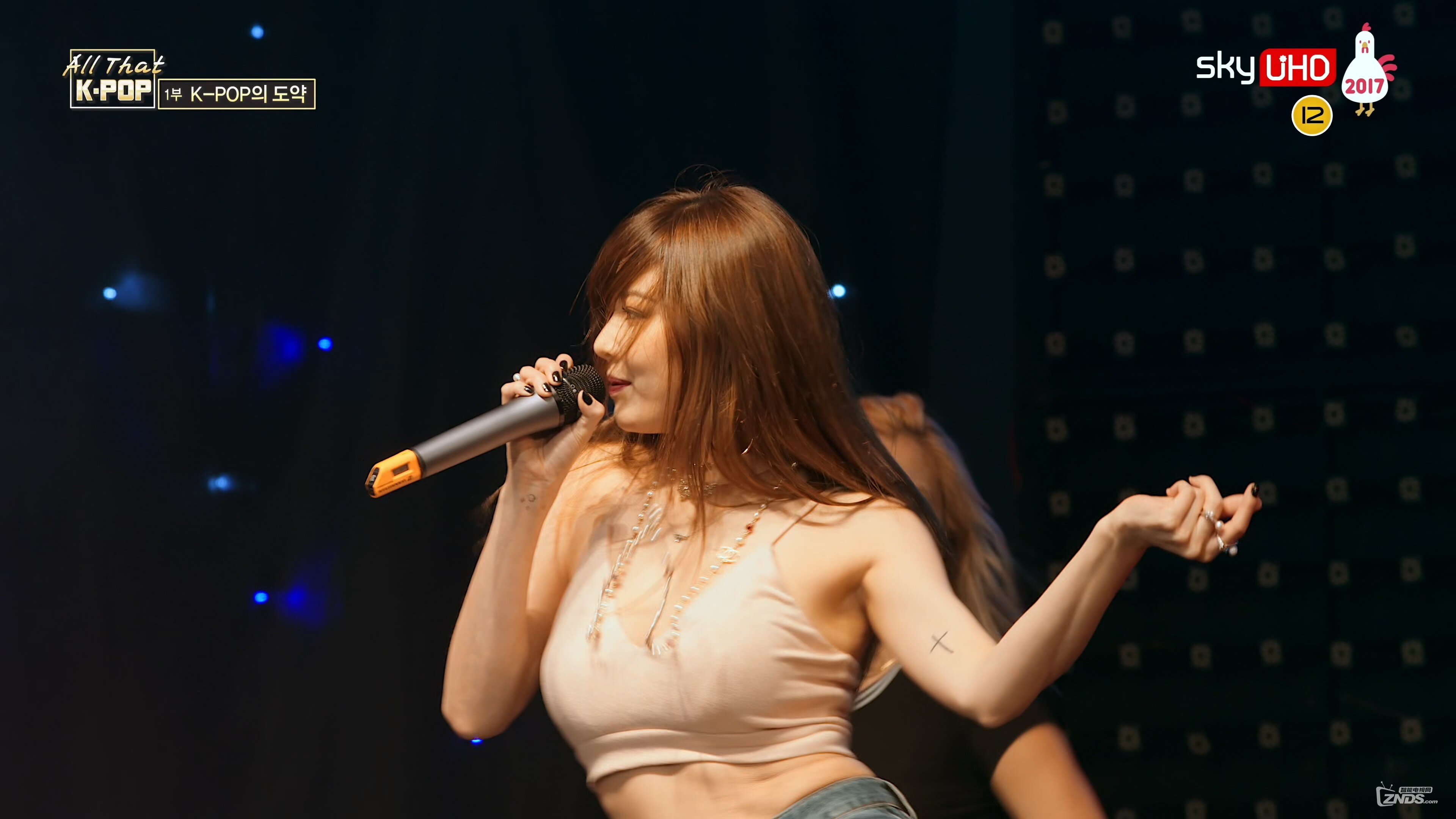 HyunA - Hows this   Red.2160p.UHDTV.H265.ts_2017_03.jpg