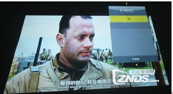 除了自动对焦，投影的梯形校正功能有什么作用？