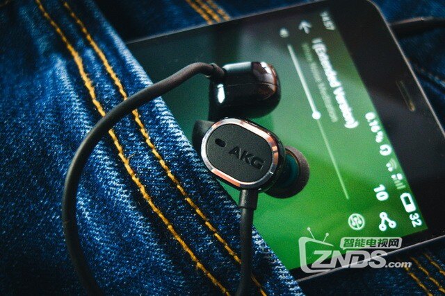 体验AKG N20NC降噪耳机-行走中的音乐小天堂