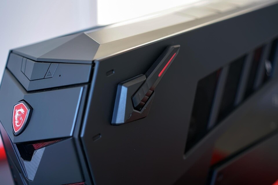 酷似雷神，却比雷神更猛，微星宙斯盾Aegis3游戏主机测评