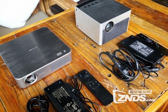 极米和微鲸选谁好？微鲸F1与极米Z5实际测评对比