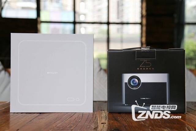 极米和微鲸选谁好？微鲸F1与极米Z5实际测评对比