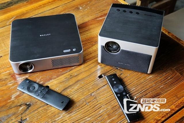极米和微鲸选谁好？微鲸F1与极米Z5实际测评对比
