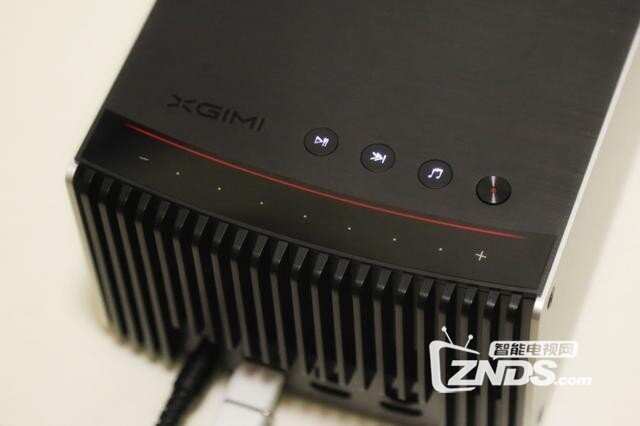 极米和微鲸选谁好？微鲸F1与极米Z5实际测评对比