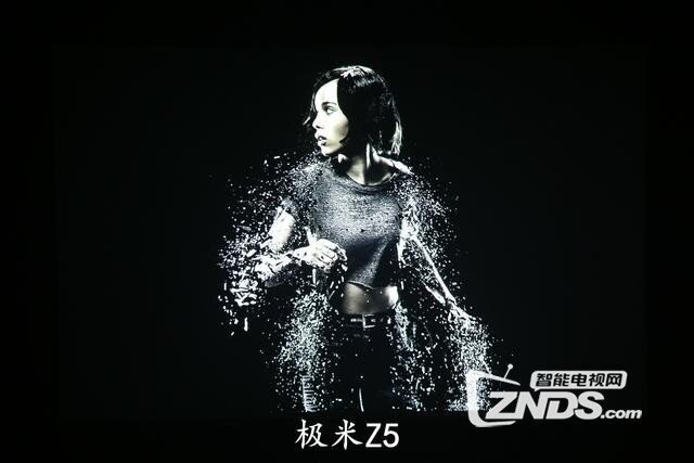 极米和微鲸选谁好？微鲸F1与极米Z5实际测评对比