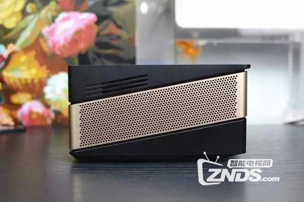 坚果V8评测：外观简洁，符合高品质人群设定