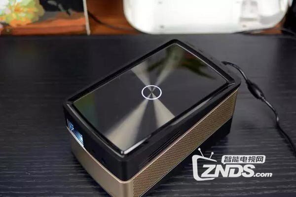 坚果V8评测：外观简洁，符合高品质人群设定