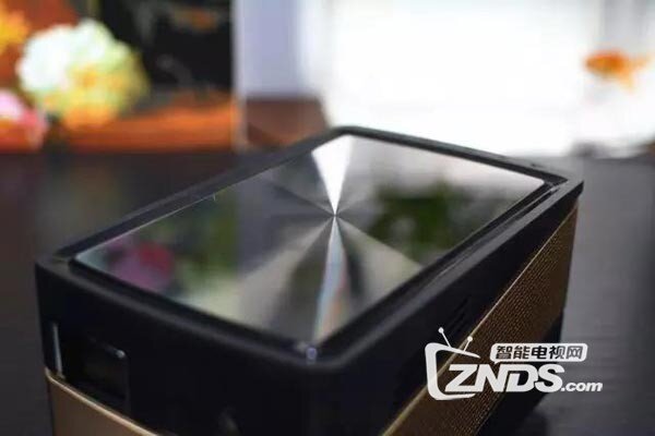 坚果V8评测：外观简洁，符合高品质人群设定