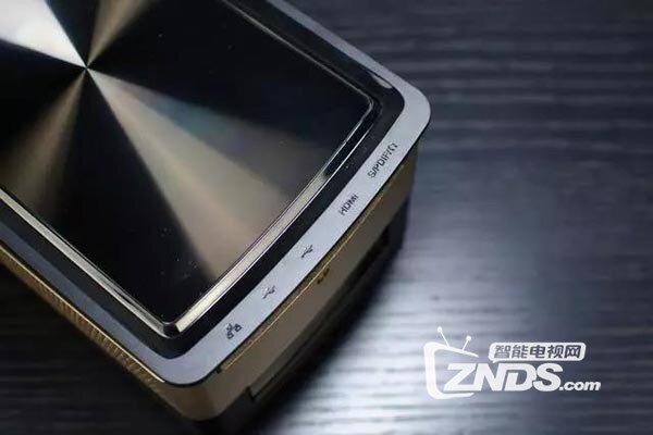 坚果V8评测：外观简洁，符合高品质人群设定