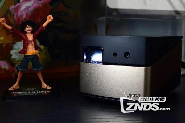 坚果V8评测：外观简洁，符合高品质人群设定
