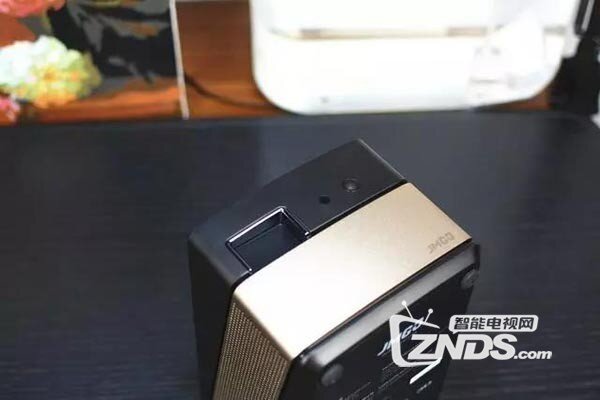 坚果V8评测：外观简洁，符合高品质人群设定