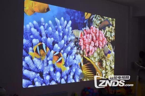 坚果V8评测：外观简洁，符合高品质人群设定
