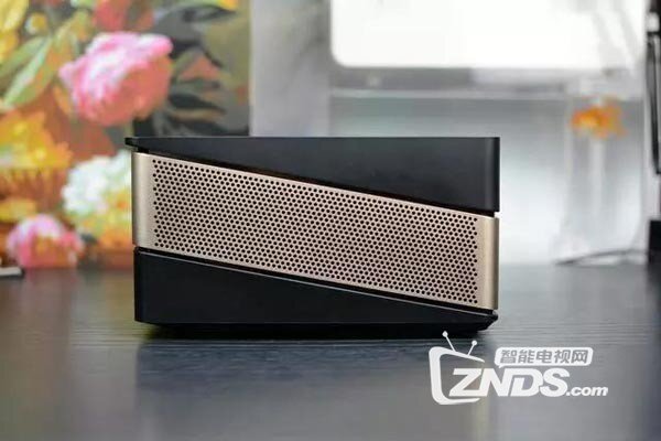 坚果V8评测：外观简洁，符合高品质人群设定