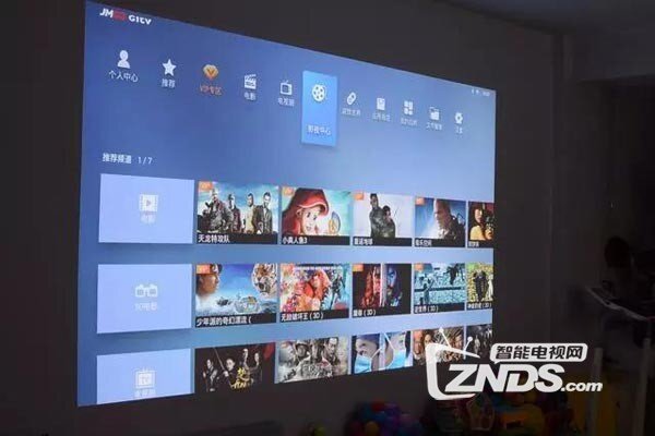 坚果V8评测：外观简洁，符合高品质人群设定