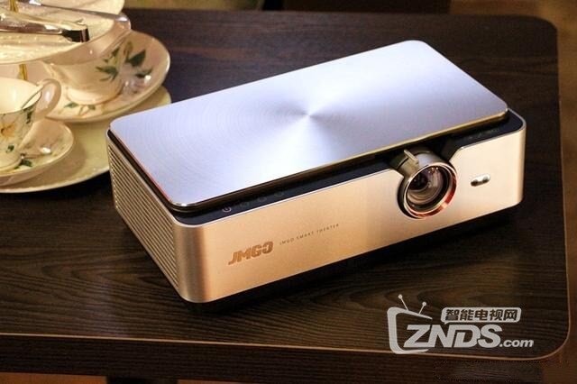 300英寸巨幕玩王者荣耀是什么感觉3500ansi超高亮度投影体验