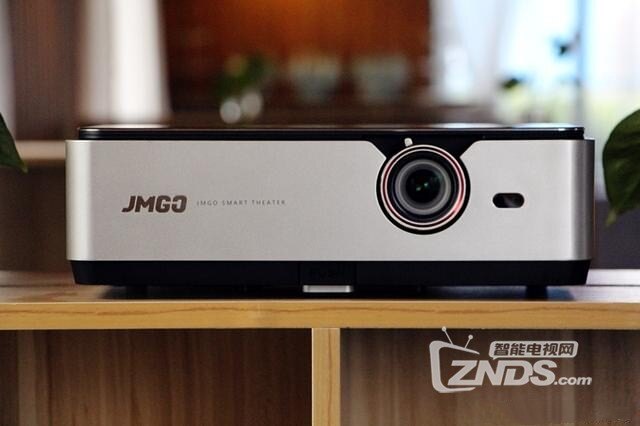 300英寸巨幕玩王者荣耀是什么感觉3500ansi超高亮度投影体验