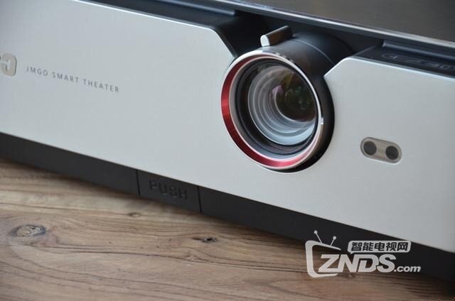白天也能看？坚果“300英寸”新品投影体验