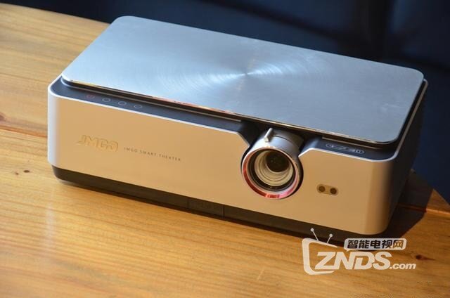 白天也能看？坚果“300英寸”新品投影体验