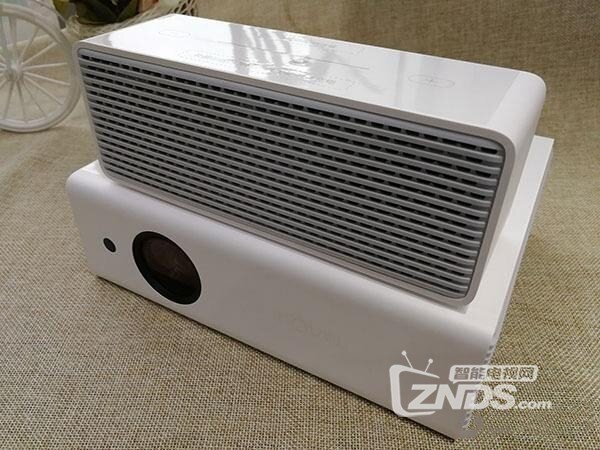 艾洛维投影Me2白天能看吗？显示效果怎么样