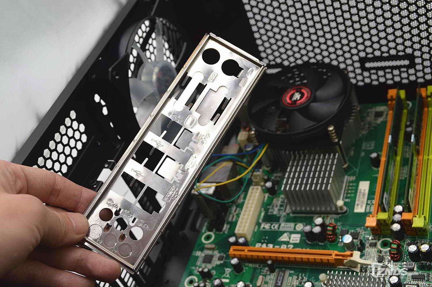 小黄人:厉害了我的空调屋!你!过来啊!-毁灭者三代机箱.