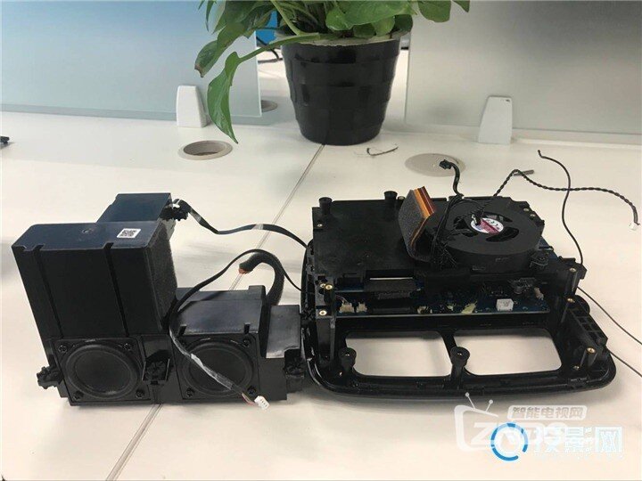 极米无屏电视H1S拆机 看看内部做工到底如何！
