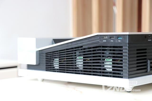 坚果S2激光电视怎么样?体验评测白天无压力