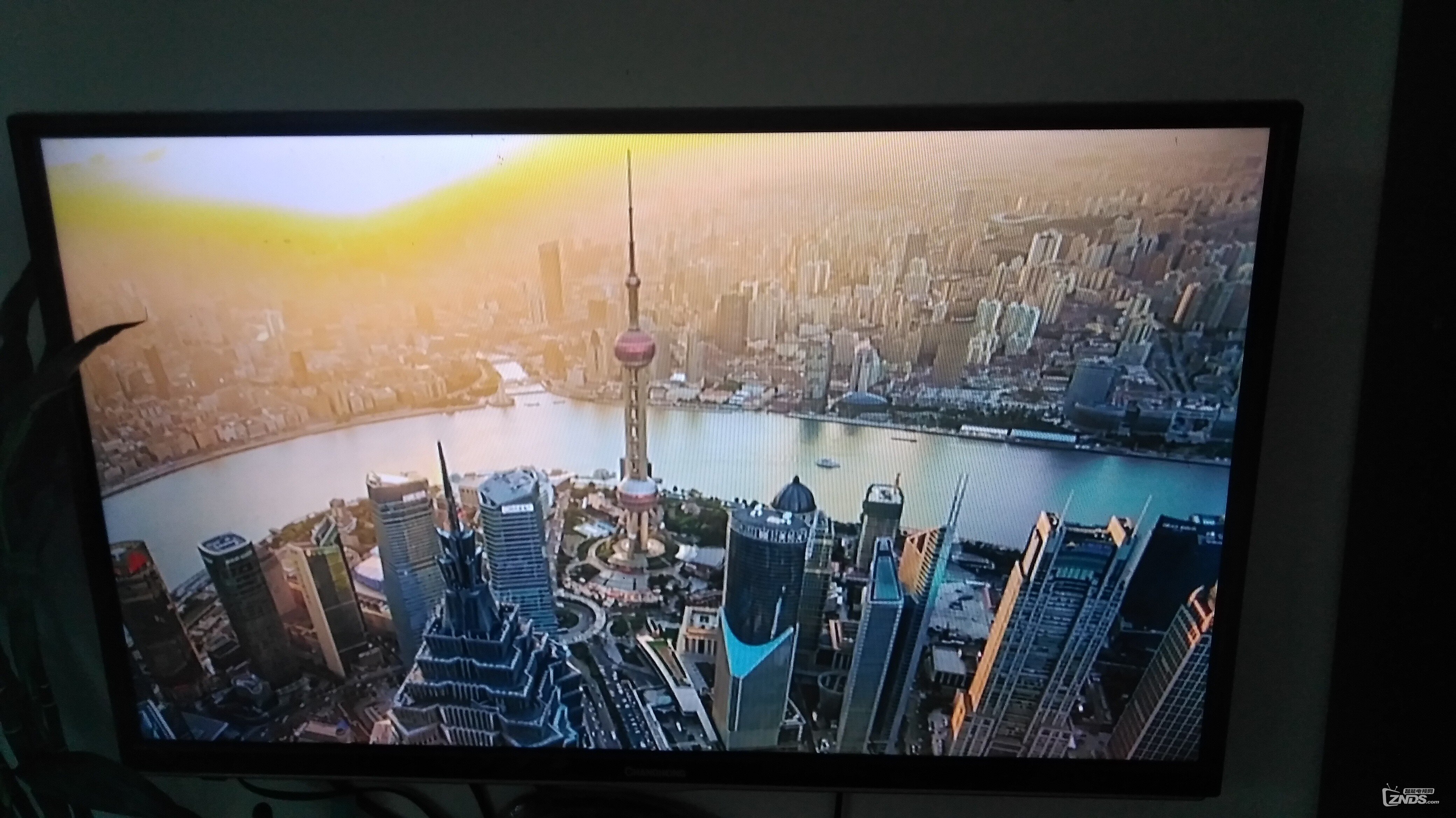 按电源开机定格画面无任何反应
