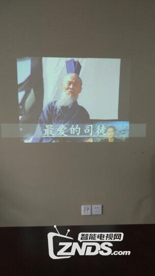 飞利浦PPX4935：HDMI线太短了，太短了
