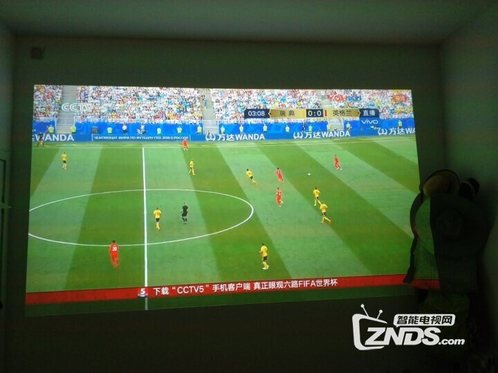 明基W1070+音响在卧室看个比赛综艺电视完全够了