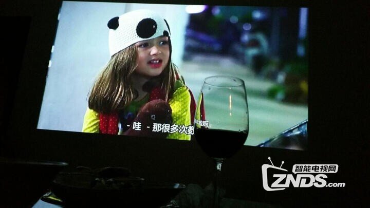 暴风无屏电视 小魔投性价比高，亮度高，颜值高！