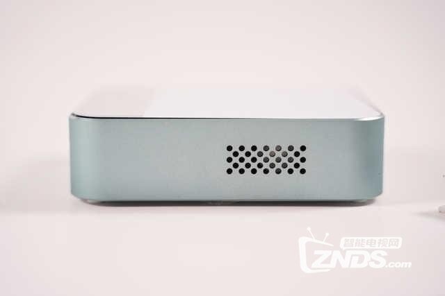 微鲸E2新品投影评测：机身精致小巧设计容易便携