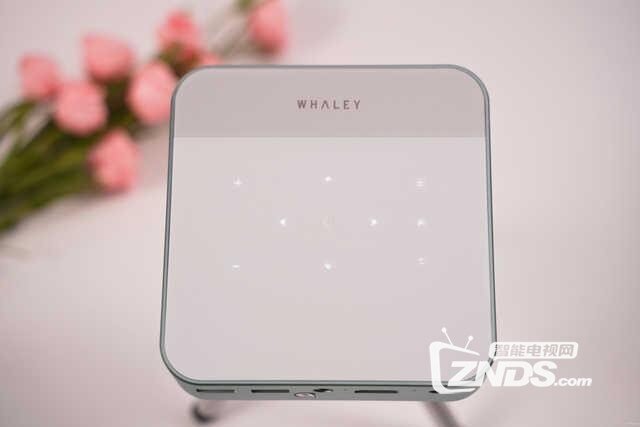 微鲸E2新品投影评测：机身精致小巧设计容易便携