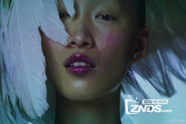 微鲸E2新品投影评测：机身精致小巧设计容易便携