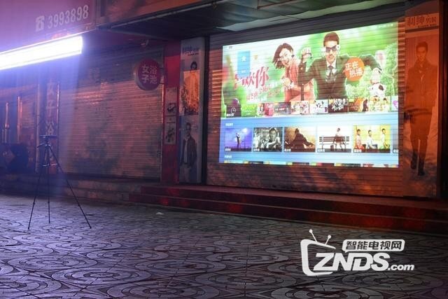 坚果睿途R8可以在出差的条件下随时作为大屏幕处理文件