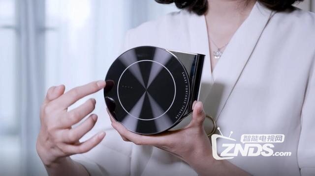 坚果T9新品问世，自带插卡功能支持4G全网通