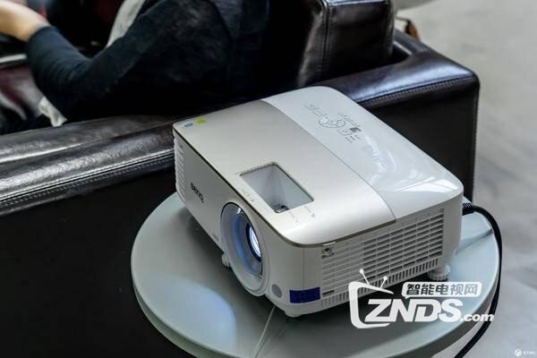 明基i707评测：梯形校正、对焦这种功能上，还有改进空间
