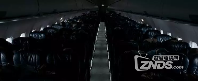 万米高空完成史诗迫降！超级英雄不是只在电影中！