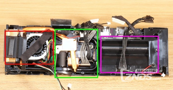 坚果投影仪p2拆机详解:多图预警 内部组件详细分解图 