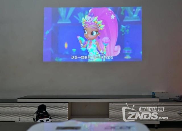 宏碁V7500+深度评测：出众色彩+灵活投射比,白天效果一般