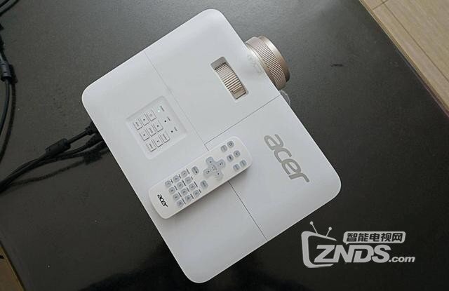宏碁V7500+深度评测：出众色彩+灵活投射比,白天效果一般