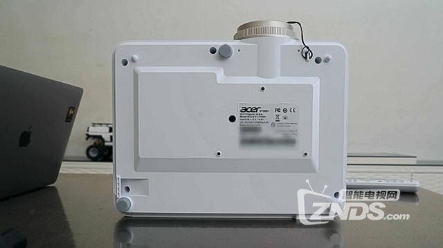 宏碁V7500+深度评测：出众色彩+灵活投射比,白天效果一般